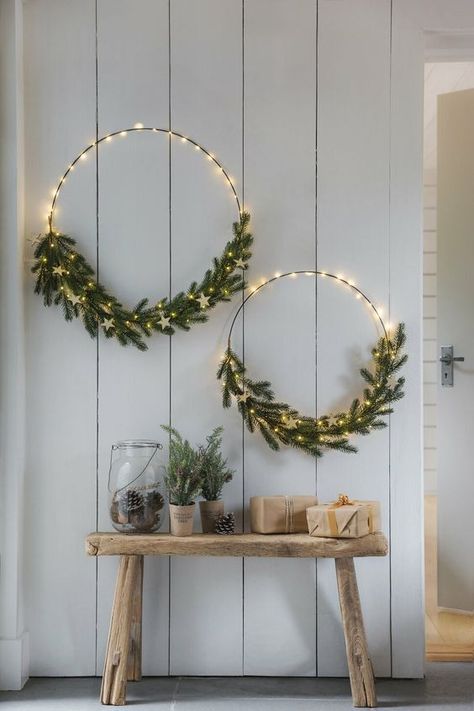 50+ Boho Christmas Decor Ideas - Nikki's Plate Julkransar Diy, Joululahjat Diy, Diy Christmas Wreaths Ideas, Christmas Wreaths Ideas, Diy Christmas Wreaths, Wreaths Ideas, Christmas Decor Inspiration, Xmas Deco, Christmas Inspo