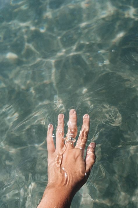 Something In The Water, Calming Pictures, Water Aesthetic, Slow Life, Slow Living, Fotografi Potret, Beach Aesthetic, Aesthetic Photography, Blue Water