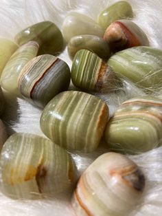 Green Onyx Crystal, Desk For Work, Green Aura, Mental Support, Crystal Vibes, Spiritual Stuff, Crystal Aesthetic, Onyx Crystal, Will Power