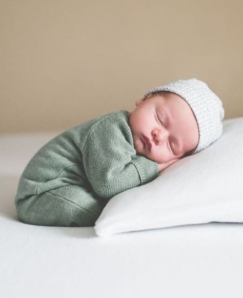 New Born Baby Boy Photos Idea, Baby Boy Photo Shoot Ideas Newborn, Baby Boy Newborn Photoshoot, Outdoor Newborn Photography Family, Newborn Outdoor Photoshoot, Newborn Shoot Ideas, 3 Months Baby Photography, Diy Newborn Pictures, Baby Pictures Ideas