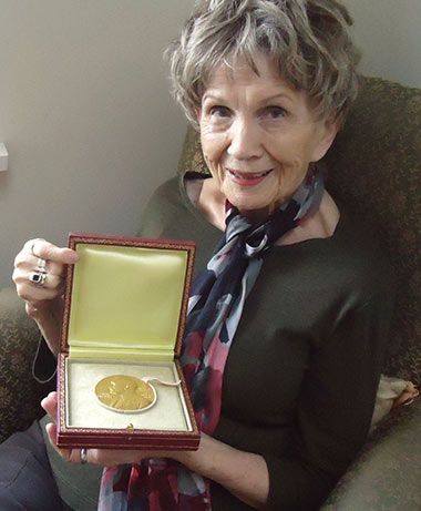 Alice Munro with her Nobel Medal. Photo: Sheila Munro, Copyright © The Nobel Foundation Alice Munro, Canada History, To Alice, Nobel Prize In Literature, Nobel Prize, Writers Block, Short Story, Small Towns, Writers