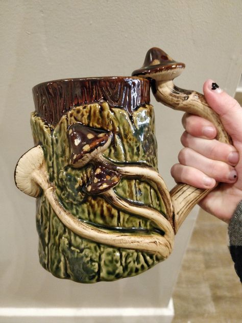 A green mug with brown polka-dot mushrooms on it. Mushroom Mug Pottery, Mushroom Mug Ceramics, Mushroom Pottery, Fantasy Mug, Enchanted Forest Theme, Ceramic Mushroom, Clay Cup, Cute Mushroom, Clay Diy Projects