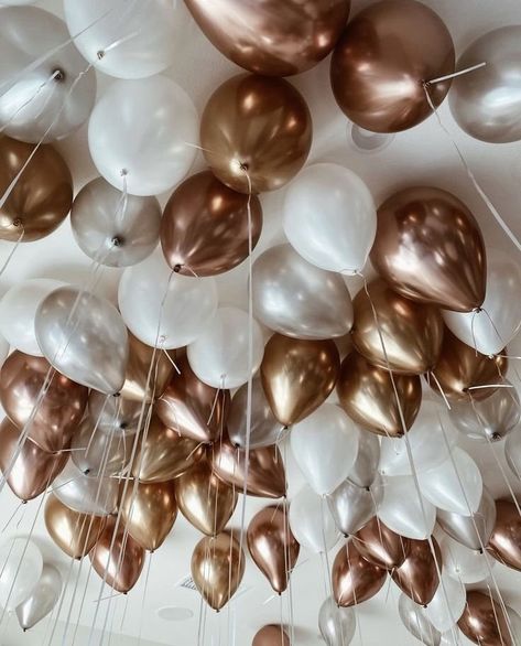 Brown Aesthetic Birthday Party, 21st Colour Theme, Bronze Birthday Decorations, Brown And Gold Balloons, Brown Balloons Aesthetic, Bronze Party Decor, Bday Party Color Schemes, Champagne Birthday Aesthetic, 18th Birthday Colour Themes