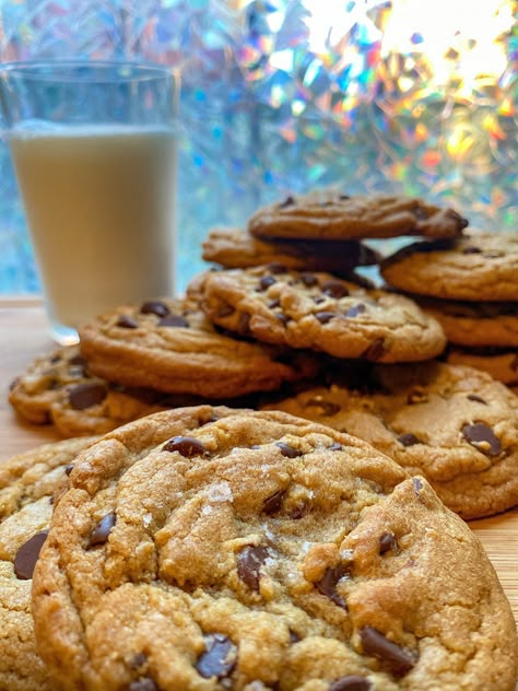 a dozen homemade chewy brown sugar chocolate chip cookies. Chip City Cookies, Brown Sugar Chocolate Chip Cookies, Chocolate Chip Cookie Sandwich, Chewy Chocolate Chip, Easy Snack Recipes, Yummy Comfort Food, Sweet Snacks Recipes, Delicious Snacks Recipes, Köstliche Desserts