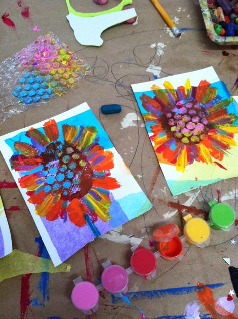 Flower Art For Kids, Art 2nd Grade, Artist Space, Classe D'art, Spring Art Projects, Kindergarten Art Projects, Scribble Art, Hur Man Målar, Elementary Art Projects