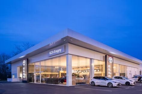 Toyota Showroom, Dealership Showroom, Commercial Design Exterior, Toyota Dealership, Store Concept, Mirror Panels, Glass Brick, Showroom Design, Wayfinding Signage