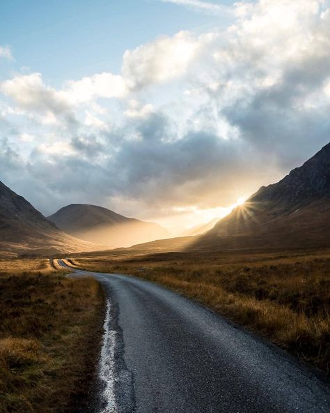 Glen Etive never fails to impress! 🤩 What an iconic shot from @travmaan 💙📸 #GlenEtive #Highlands #ScottishHighlands #Scotland #Deer… Glen Etive, Best Of Scotland, Glencoe Scotland, Magical Sunset, Glen Coe, Scotland Forever, Scotland Highlands, Glasgow Scotland, England And Scotland