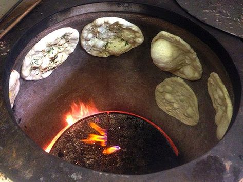 Making naan on a very hot clay tandoor oven. How To Make Naan, Pain Naan, Oven Diy, Tandoor Oven, Recipes With Naan Bread, Naan Recipe, Clay Oven, Indian Bread, Naan Bread