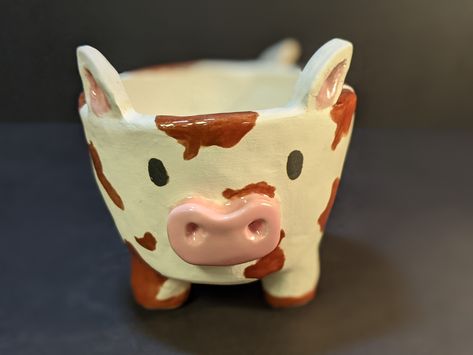 Pottery Animals Pinch Pots, Clay Art Ideas Sculpture Pinch Pots, Animal Mugs Clay, Clay Bowl Animal, Animal Clay Bowl Ideas, Cow Ceramic Bowl, Clay Animal Pinch Pots, Animal Pinch Pots Ceramics, Cute Animal Pinch Pots