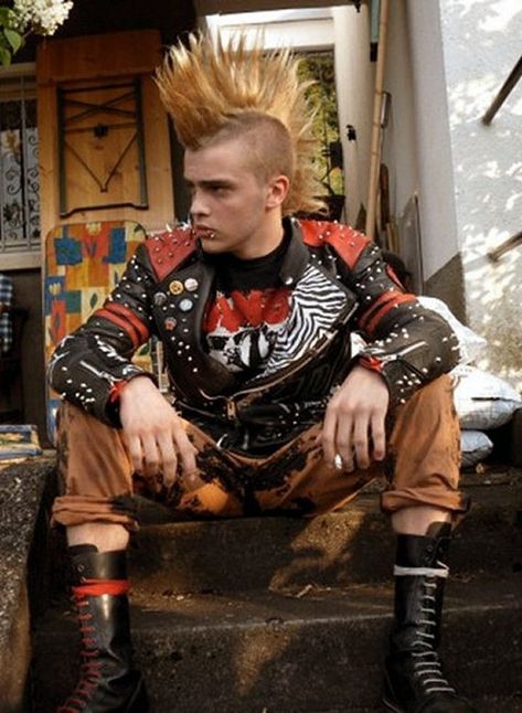 80s Punk Outfits, Punk Fashion Male, Punk Outfits Men, 80s Punk Fashion, Punk Guys, Punk Mohawk, Punk Subculture, Punk Fashion Diy, Punk Boy