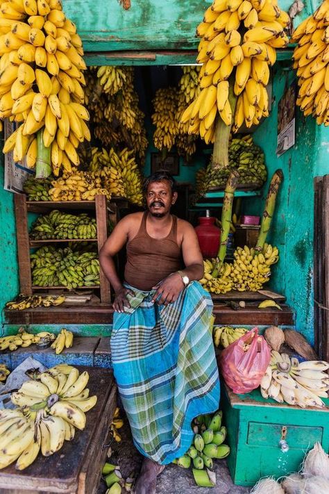 India Street, Amazing India, Indian People, India Photography, World Photo, Madurai, A Fruit, Varanasi, World Cultures