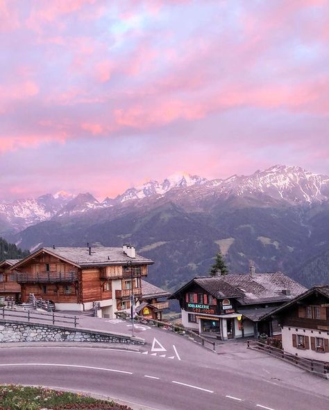 Pink skies and snow capped mountains 🏔 #DTBehindTheLens @amberstorie #dametravelerswitzerland #dametraveler Snow Capped Mountains, Cute Cabins, Chamonix France, Dubai Houses, Pink Skies, Winter Cabin, Switzerland Travel, Four Days, The Alps