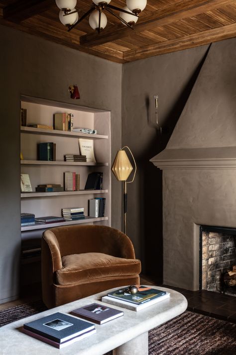 Mantel Styling, Jake Arnold, Modern Contemporary Living, Modern Contemporary Living Room, Contemporary Living Room Design, Interiors Magazine, Dark Interiors, Fireplace Mantle, Contemporary Living Room