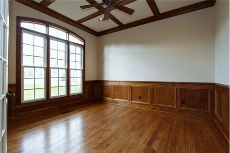 Wainscoting Dining Room, Craftsman Wainscoting, Wainscoting Living Room, Wainscoting Height, Picture Frame Wainscoting, Wainscoting Nursery, Wainscoting Hallway, Black Wainscoting, Wainscoting Ideas