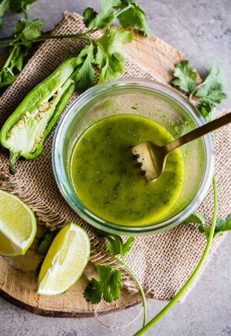 Guacamole Greens Salad with Lime Cilantro Jalapeno Vinaigrette--an easy, incredibly filling healthy main course salad! Cilantro Lime Jalapeno Dressing, Cumin Lime Vinaigrette, Jalapeno Lime Vinaigrette, Arbonne Meals, Cilantro Chimichurri, Southwest Quinoa Salad, Chimichurri Sauce Recipe, Herb Vinaigrette, Cilantro Lime Vinaigrette