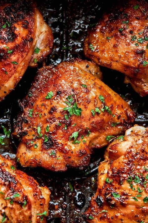 air fryer chicken thighs. Keto Boneless Skinless Chicken Thighs Airfryer, Airfry Chicken Thighs Boneless, Chicken Thighs Recipes Air Fryer, Boneless Chicken Thighs Air Fryer, Airfryer Chicken Thighs, Air Fry Chicken Thighs, Oven Crispy Chicken, Siracha Recipes, Chicken Recipes Air Fryer