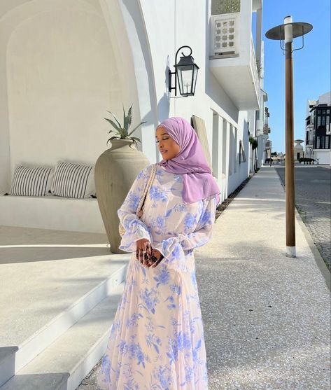 Modest Vacation Outfits, Pretty Hijabi, Headscarf Ideas, Hijabi Princess, Hijabi Summer, Hijab Outfit Summer, Summer Vogue, Hijabi Dresses, Outfit Muslim