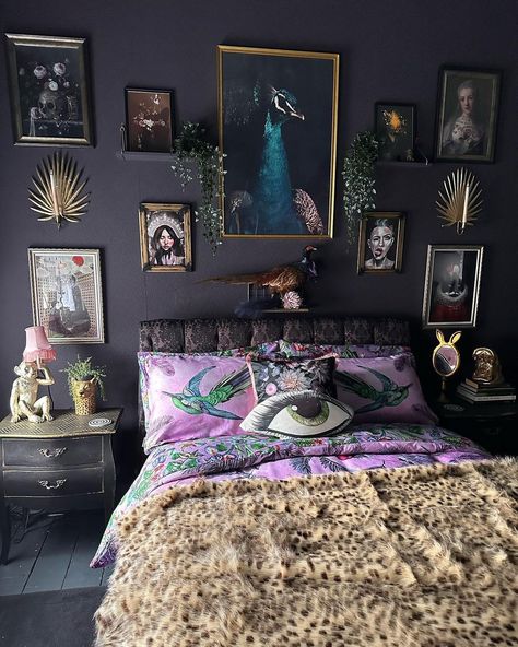 Feminine Bedroom Ideas, Dark Feminine Bedroom, Feminine Bedroom, Luxury Bedroom, Dark Feminine, Dream Room Inspiration, Apartment Inspiration, Room Inspiration Bedroom, Dream House Decor