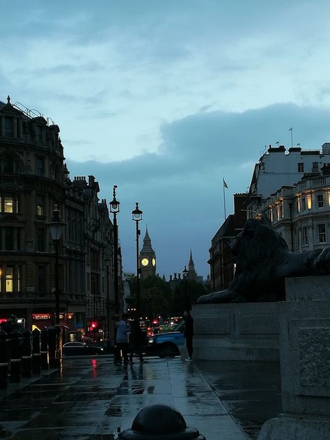 Cozy London Aesthetic, England Dark Aesthetic, London In October Aesthetic, London Weather Aesthetic, Rainy London Night, Gloomy London Aesthetic, Rainy England Aesthetic, British Astethic, Fall In London Aesthetic