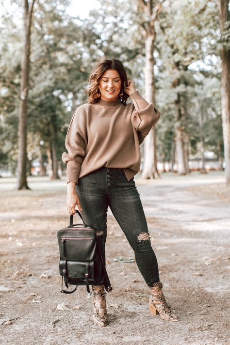 Tan Sweater Outfit, Farm Girl Outfits, Apple Orchard Outfit, Orchard Outfit, Simple Winter Outfits, Patch Outfit, Glamour Farms, Pumpkin Patch Outfit, Autumn Design