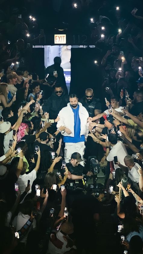 Cool Drake Wallpaper, Drake Concert Wallpaper, Drake Concert Aesthetic, Pfp Drake, Drake Concert Tickets, Concert Drake, Drake Concert Outfit Ideas, Drake Tickets, Drake Pfp