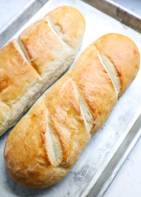 Easy French Bread Recipe, Homemade French Bread, Pan Relleno, Loaves Of Bread, French Bread Recipe, Bread Machine Recipes, Easy Bread Recipes, Easy Bread, Bread And Pastries