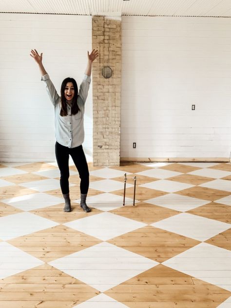 How to Paint a Harlequin Floor Pattern - Midcounty Journal Pattern On Wall, Harlequin Floors, Painted Wooden Floors, Painted Hardwood Floors, Painted Wood Floors, Timber Floors, Checkerboard Floor, Floor Pattern, Harlequin Pattern