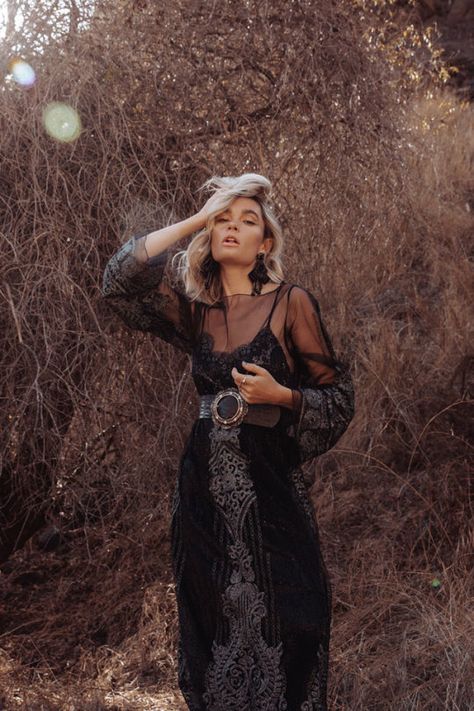 Dark Boho Fashion, Grunge Wedding, Boho Sheek, Boho Festival Outfit, Boho Witch, Floral Tulle Dress, Bohemian Grunge, Bohemian Diesel, Fall Fashion Dresses