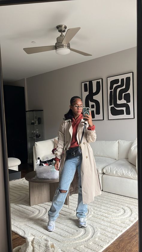 Trench Coat Hoodie, Cozy Winter Outfit, Trench Coat Outfit, Blue Ripped Jeans, Professional Outfits Women, Chill Fits, Coat Outfit, Effortlessly Chic Outfits, Fashion Guide