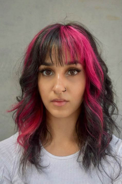 Highlight Hair Ideas, Brown And Pink Hair, Red Brunette, Pink Hair Streaks, Pink Hair Highlights, Bright Pink Hair, Color Block Hair, Pink And Black Hair, Highlight Hair