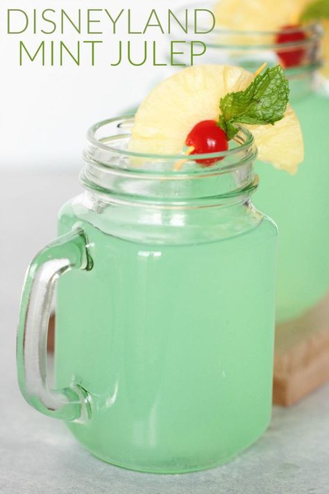 Disneyland's Mint Julep Copycat | Six Sisters' Stuff I decided to bring Disneyland to me, and make one of my favorite drinks from one of my favorite restaurants in the park, the Blue Bayou. This Mint Julep is alcohol free and tastes refreshing, this green drink copycat is spot on! #disneyland #mintjulep Mint Julep Recipe, Six Sisters Stuff, Food Park, Green Drinks, Mocktail Recipe, Happy Foods, Punch Recipes, Mint Julep, Disney Food