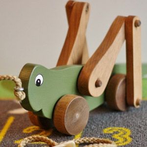 Aftcra Green Grasshopper, Wooden Toys Plans, Work Diy, Kids Wooden Toys, Christmas Gifts Toys, Dust Collection, Woodworking Wood, Wood Working For Beginners, Pull Toy