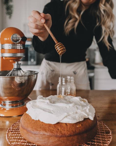 Honey Cake Filling, Milk And Honey Cake, Honey Baking, Whipped Mascarpone, Honey Cake Recipe, Mascarpone Cream, My Love Language, Honey Cake, Cake Fillings