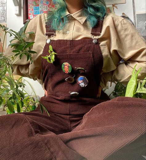 Natashacore Outfits, Plant Clothes Aesthetic, Cute Gardener Outfit, Coggetacore Outfit, Outfit Ideas With Overalls, Over The Garden Wall Inspired Outfits, Cottagecore Nonbinary, Plantcore Outfits, Farmer Outfit Aesthetic