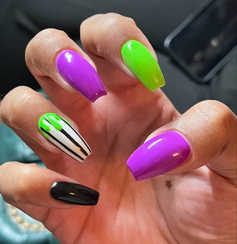 Halloween Nails Multicolor, Cute Gel Nails Halloween, Gel Polish Halloween Nails, Beetlejuice Nails Acrylic Coffin, Halloween Nails Green Purple Orange Black, Halloween Nail Designs Beetlejuice, Battle Juice Nails, Beetlejuice Acrylic Nails, Halloween Nails Colorful