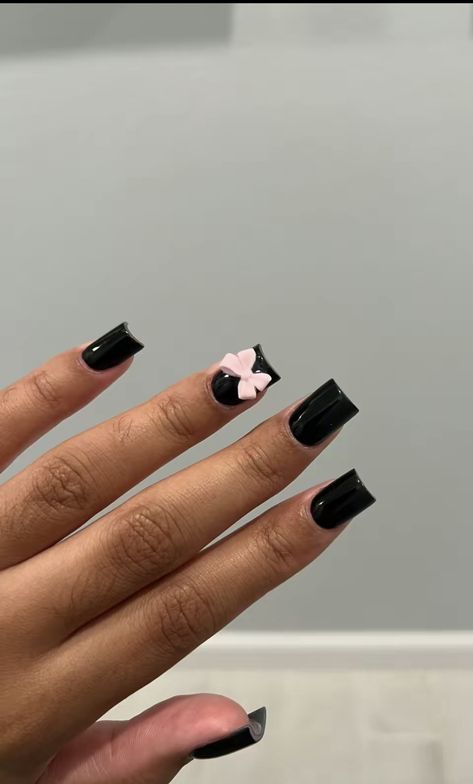 Short Black Nail Ideas Acrylic, Beginner Nail Designs Square, Cute Short Acrylic Nails Fall Colors, Thumb Nail Art Design, Short Nail Design Black Women, Basic Cute Short Nails, Nail Announcement, Gel X Short Square, Diy Nail Polish Designs Easy