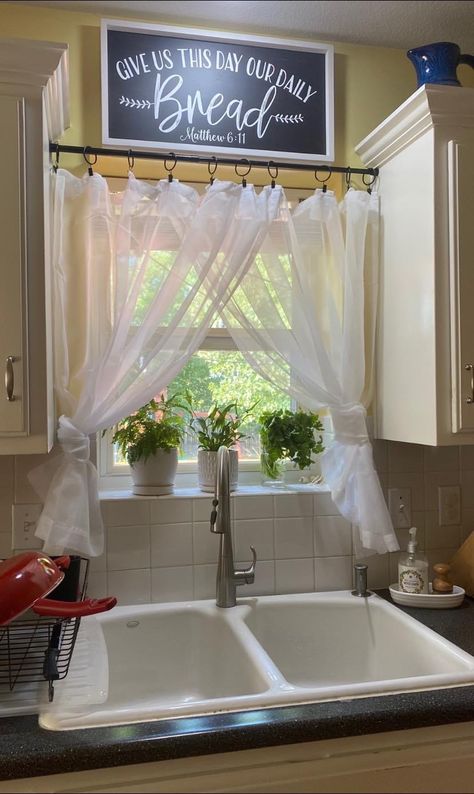 White Kitchen Cabinets Curtains, Kitchen Window Farmhouse Decor, Over The Sink Curtain Ideas, Decorating Ideas For The Small Home, Eat In Kitchen Curtain Ideas, Lace Kitchen Curtains Above Sink, Boho Kitchen Window Curtains, Kitchen Half Curtain Ideas, Kitchen Windows Above Sink Decor