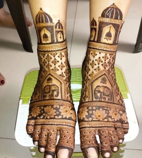 10+ Amazing Bridal Mehendi Artists In Kolkata For You To Book Now! - SetMyWed Dulhan Mehndi Leg Designs, Bride Lag Mehndi Design, Lag Mehndi Design Dulhan, Leg Mehndi Bridal, Legs Mehndi Design For Bride, Bridel Leg Mehandi Design, Bridal Mehndi Legs Design, Bridal Lag Mehandi Design, Foot Mendhi Designs Simple