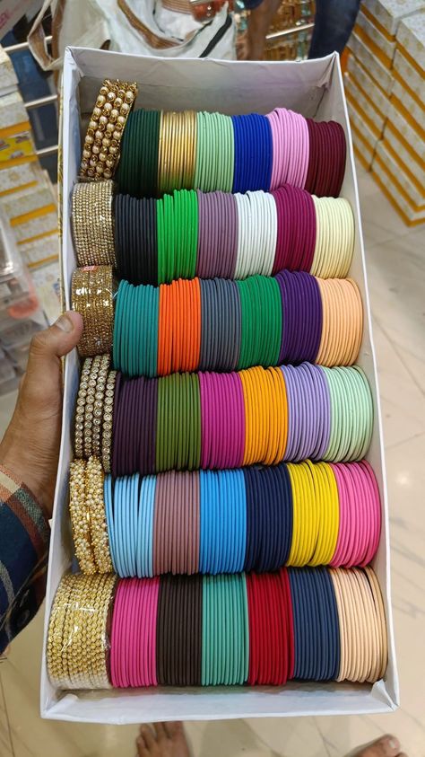 Kundan Bangles Set, Bridal Silk Thread Bangles Set, Bangles Aesthetic, Easy Diy Fashion, Popsicle Stick Crafts House, Hippie Bedroom Decor, Bangles Collection, Bangle Stack, Wedding Jewellery Designs