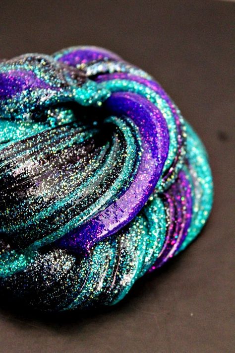 Learn how to make galaxy slime with this easy #galaxy #slimerecipe. The dark colors and glitter combine for #DIYslime that is truly out of this world! Galaxy Slime Recipe, Glitter Glue Slime Recipes, Glitter Slime Recipe, Colorful Slime, Fluffy Slime Recipe, Borax Slime, Slime Birthday, Pretty Slime, Galaxy Slime