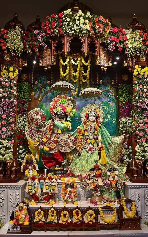 Radha Ashtami, Krishna Image, Vrindavan Photography Pictures, Iphone Wallpaper Bright, Meldi Ma Hd Photo, Tantra Art, Krishna Flute, Wallpaper Photo Gallery, Lord Krishna Hd Wallpaper