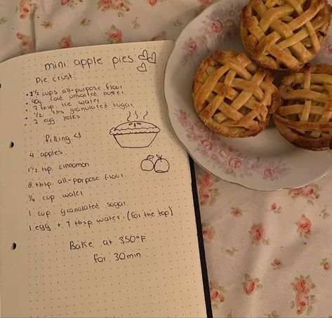 Baking Mixer Aesthetic, Aesthetic Recipes Notes, Homemade Recipe Books, Recipe Book Diy, Recipe Aesthetic, Homemade Cookbook, Baking Book, Idee Pasto, Apple Pies