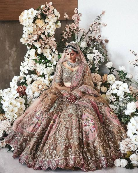 Pink and gold bridal lehnga💕 Lengha Design Bridal, Traditional Lengha, Pink Bridal Lehenga, Latest Bridal Lehenga Designs, Best Indian Wedding Dresses, Pengantin India, Bridal Lehenga Designs, Latest Bridal Lehenga, Desi Wedding Dresses