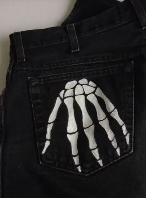 Customised Jeans Paint, Jean Pants Painting Ideas, Painting On White Jeans, Bleach Black Jeans Diy Ideas, Bleached Black Jeans Design, Paint On Black Jeans, Black Jeans Embroidery Ideas, Black Jeans Painting, Black Painted Jeans