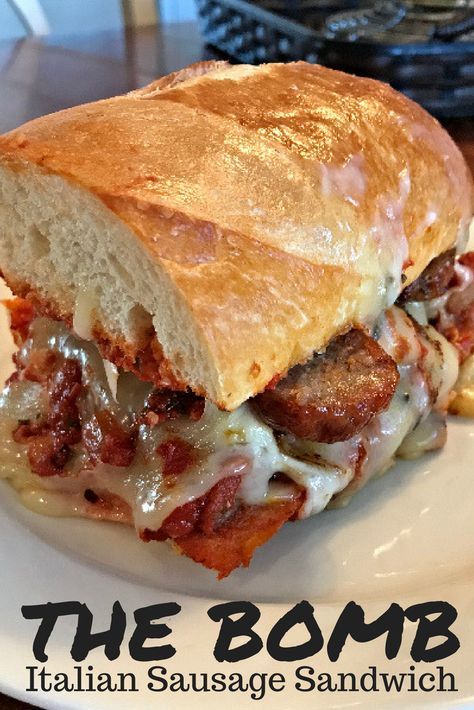 Sandwich Italian, Italian Sausage Sandwich, Sausage Sandwich, Resep Sandwich, Sandwhich Recipes, Best Sandwich Recipes, Summer Sandwiches, Sausage Sandwiches, Italian Sausage Recipes