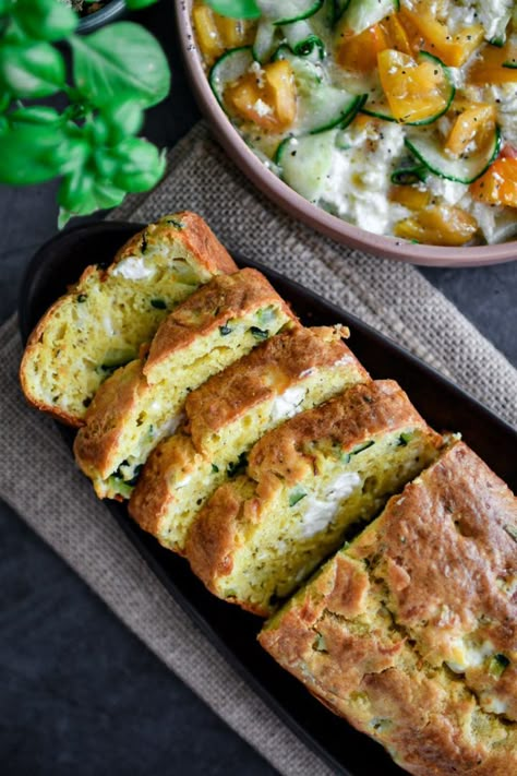 Cake Courgette Feta, Cake Feta, Courgette Cake, Cake Courgette, Appetizers Easy Finger Food, Easy Baking Recipes Desserts, Healthy Sweets Recipes, Family Cooking, Batch Cooking