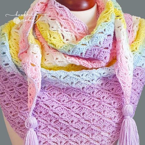 Shell Stitch Shawl, Triangle Shawl Crochet Pattern Free, Hooked By Robin, Shawl In A Ball, Crocheted Shawls, Charm Crochet, Crochet Triangle Shawl Pattern, Crochet Shell, Crochet Shell Stitch