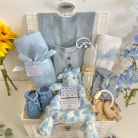 Super cute baby boy hamper 🤍 www.pinkandbluehampers.co.uk 🤍 Baby Hamper Ideas, Hampers Bayi, Baby Boy Hamper, Hamper Ideas, Boy Diy, Baby Hamper, Newborn Boy, Baby Gift, Baby Gifts