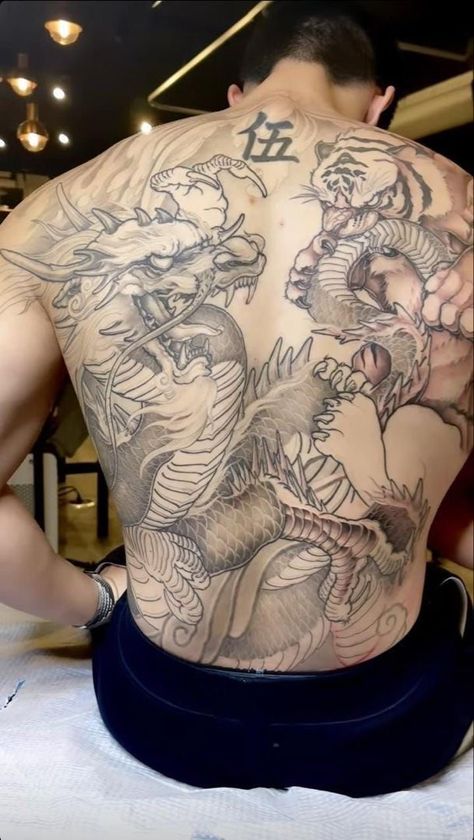 Yakuza Style Tattoo, Tato Phoenix, Japanese Back Tattoo, Cool Back Tattoos, Torso Tattoos, Japanese Dragon Tattoo, Yakuza Tattoo, Back Piece Tattoo, Dragon Sleeve Tattoos