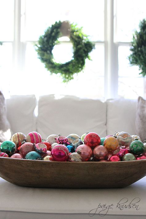 . Christmas Tablescape, Dough Bowl, Christmas Decor Ideas, Noel Christmas, Merry Little Christmas, Vintage Christmas Decorations, Vintage Christmas Ornaments, Vintage Ornaments, Country Christmas